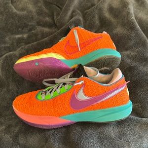 10.5 basketball shoes, lebron 20s